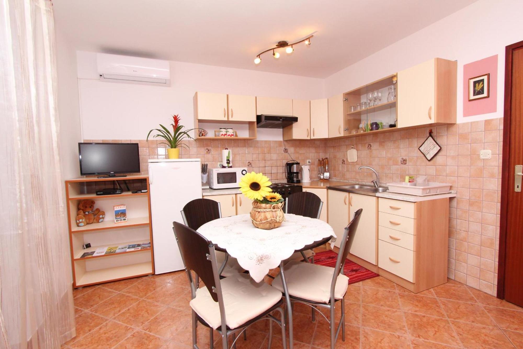 Rooms And Apartment Sanja Ровин Екстериор снимка