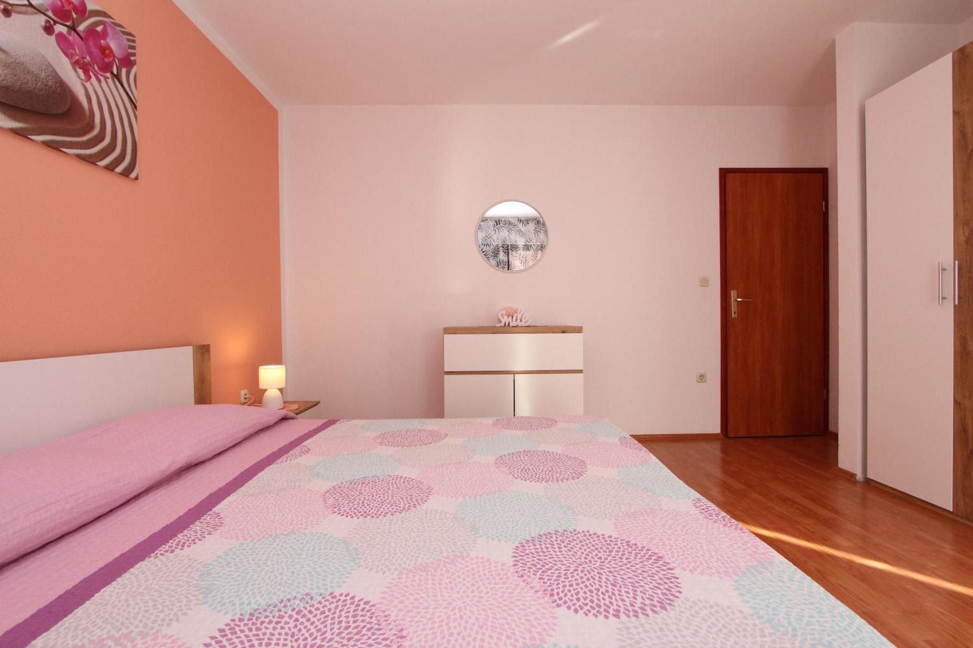 Rooms And Apartment Sanja Ровин Екстериор снимка
