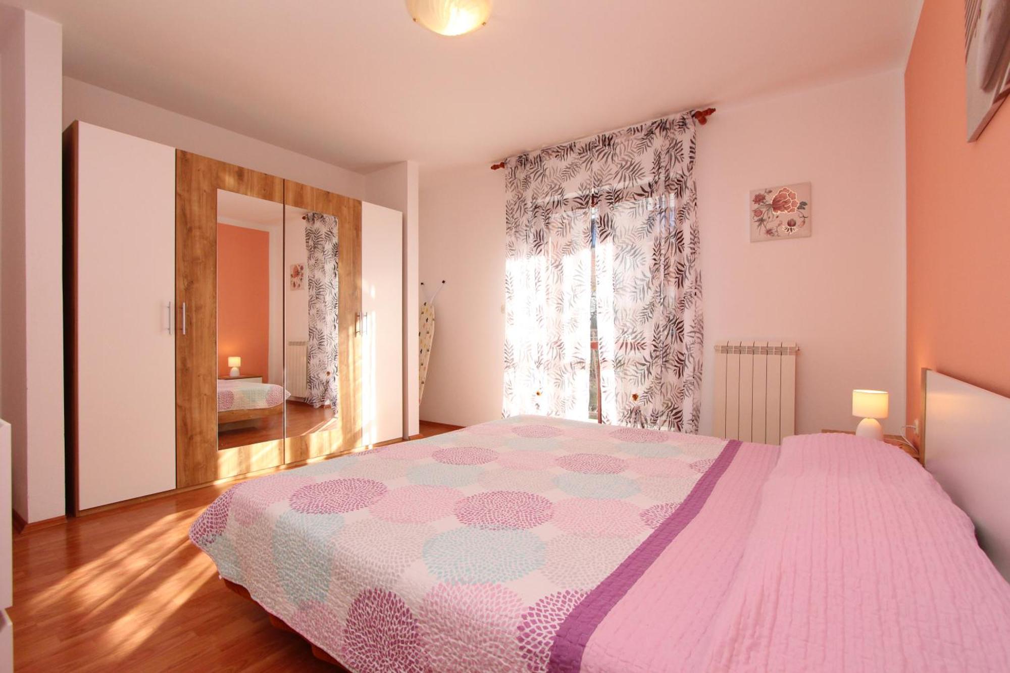 Rooms And Apartment Sanja Ровин Екстериор снимка