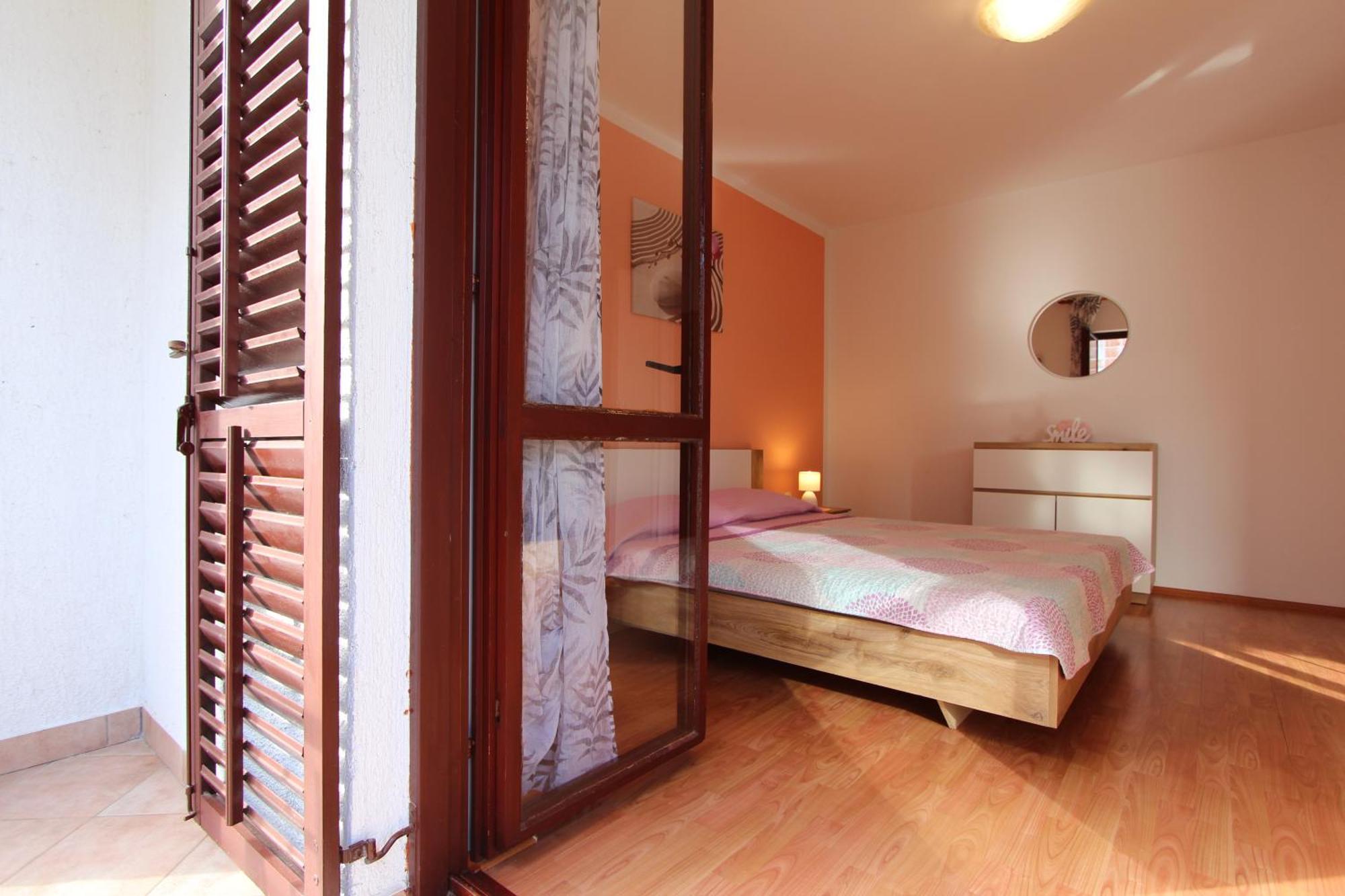 Rooms And Apartment Sanja Ровин Екстериор снимка