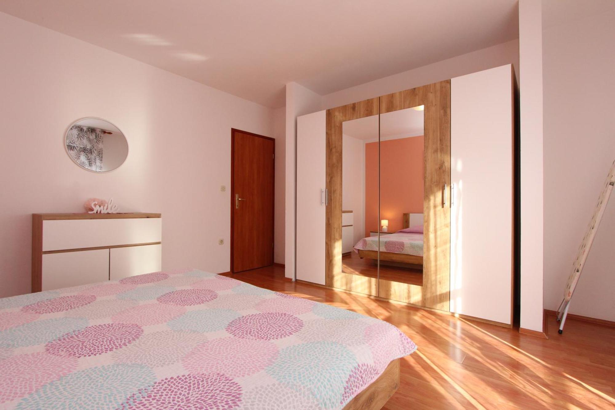 Rooms And Apartment Sanja Ровин Екстериор снимка