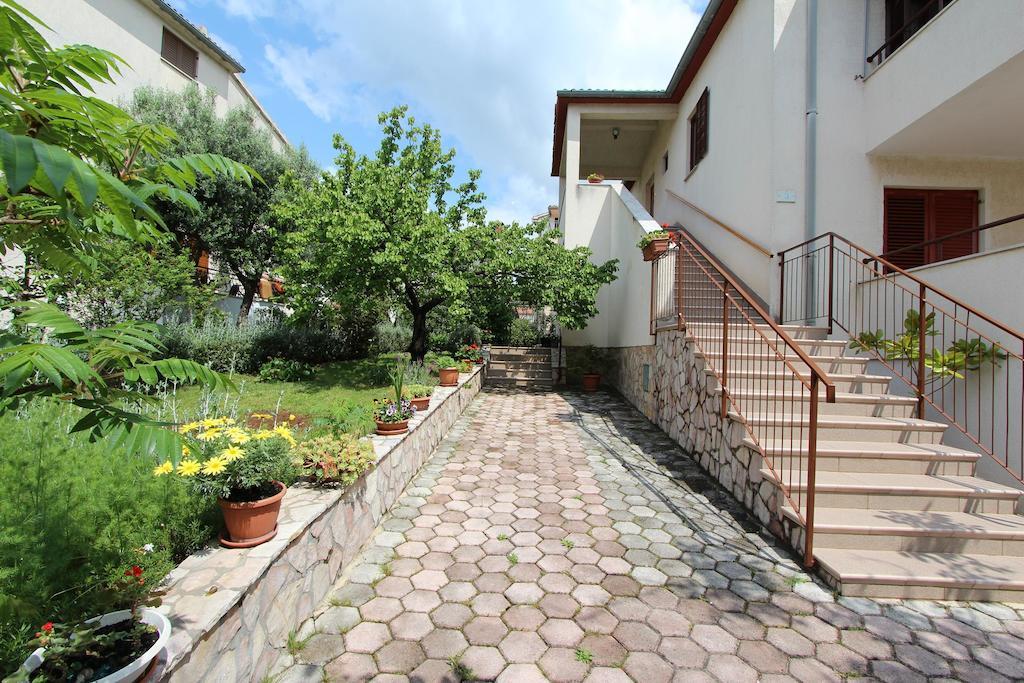 Rooms And Apartment Sanja Ровин Екстериор снимка