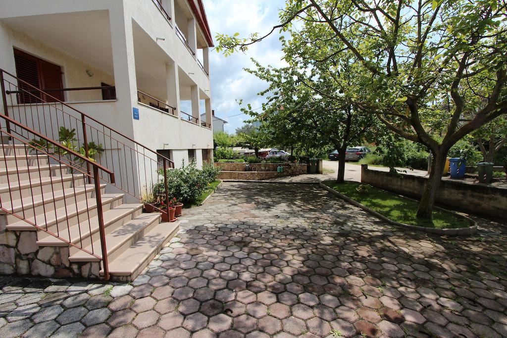 Rooms And Apartment Sanja Ровин Екстериор снимка