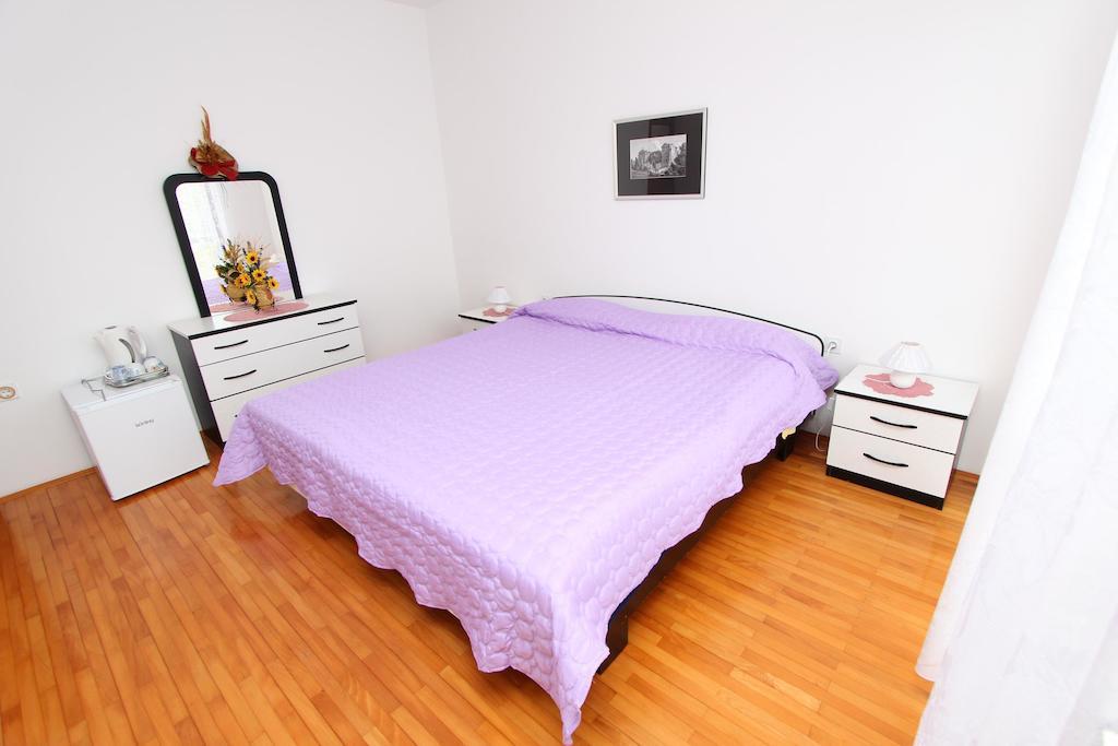 Rooms And Apartment Sanja Ровин Стая снимка