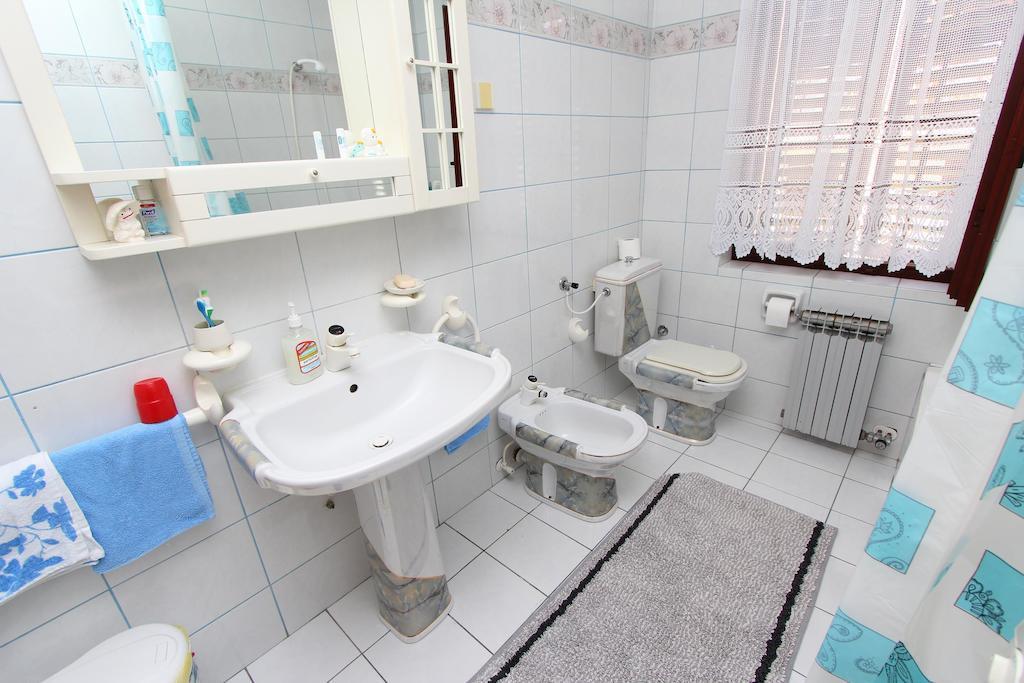 Rooms And Apartment Sanja Ровин Стая снимка
