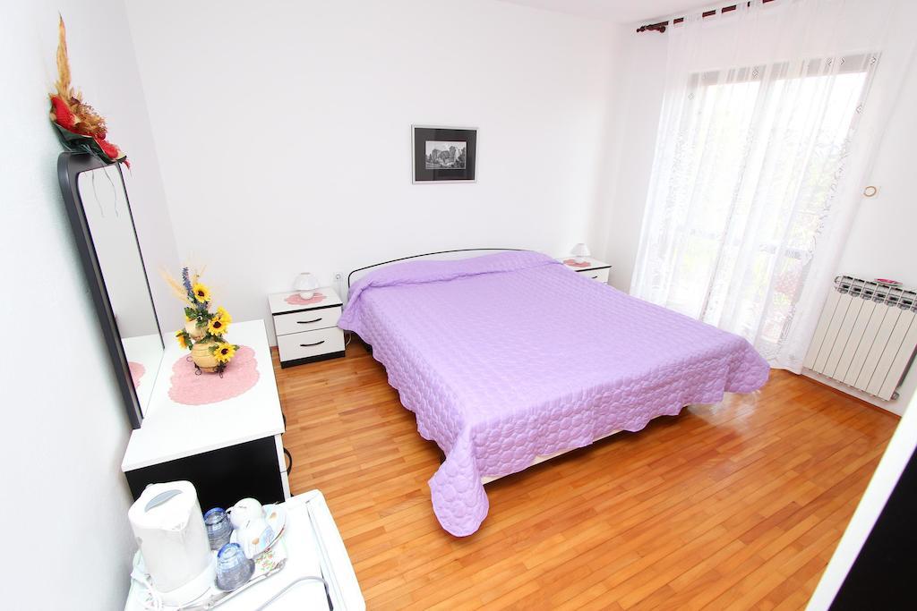 Rooms And Apartment Sanja Ровин Стая снимка
