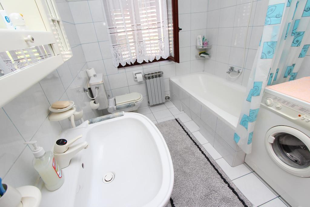Rooms And Apartment Sanja Ровин Стая снимка