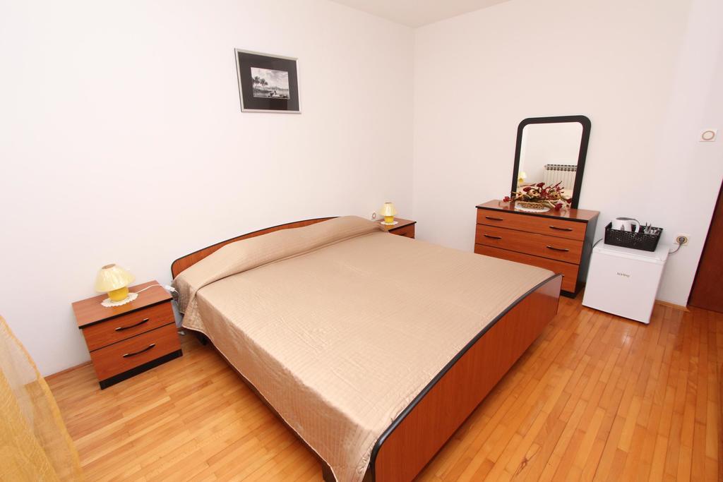 Rooms And Apartment Sanja Ровин Екстериор снимка