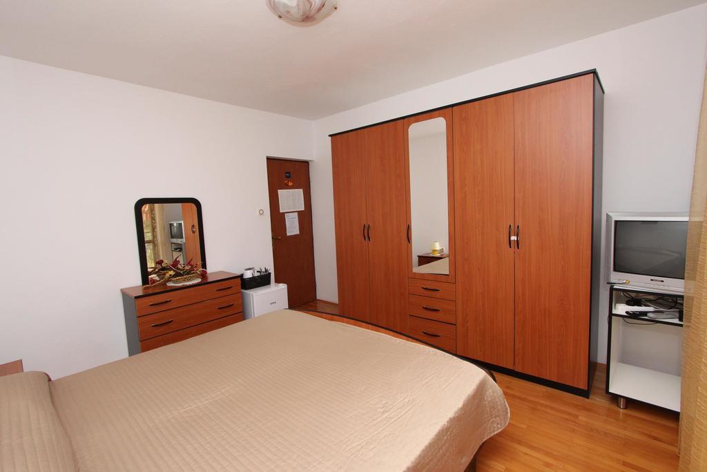 Rooms And Apartment Sanja Ровин Екстериор снимка