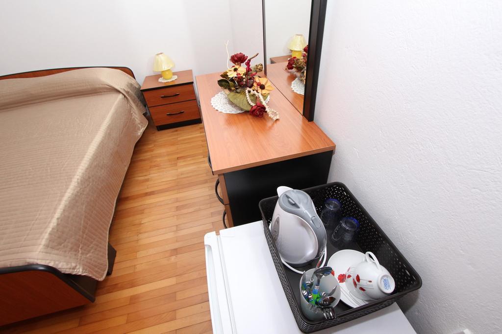Rooms And Apartment Sanja Ровин Екстериор снимка