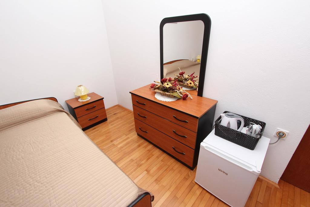 Rooms And Apartment Sanja Ровин Екстериор снимка