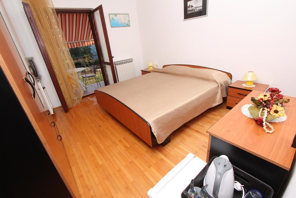 Rooms And Apartment Sanja Ровин Екстериор снимка