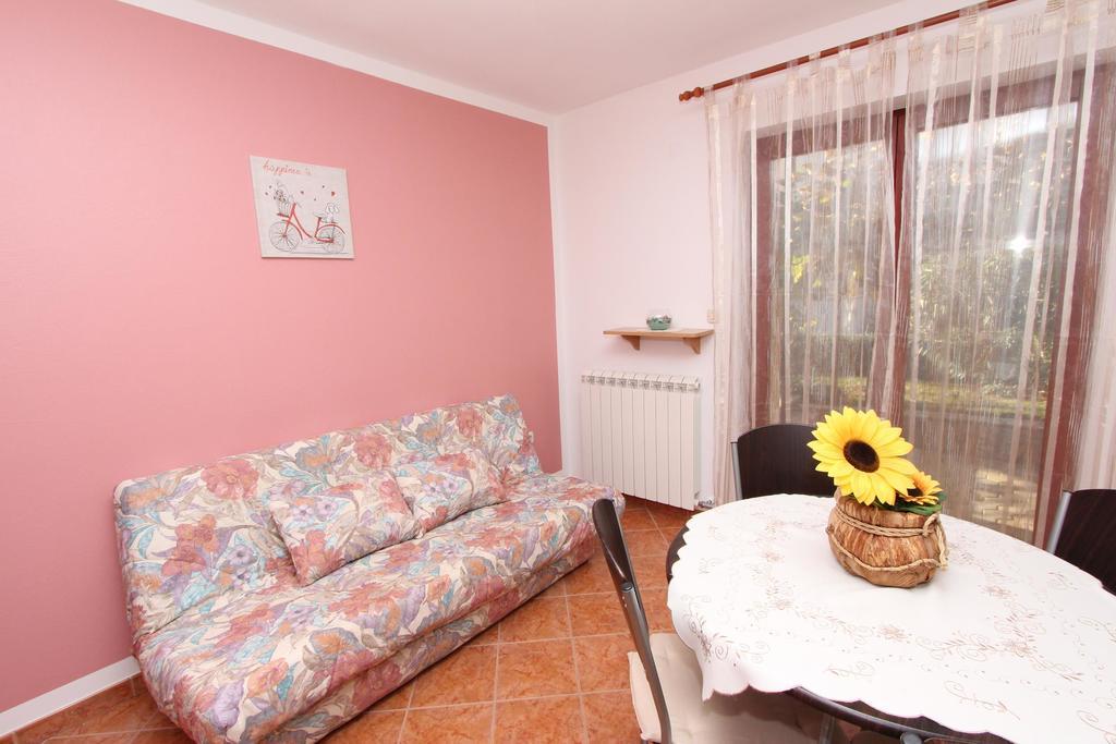 Rooms And Apartment Sanja Ровин Екстериор снимка