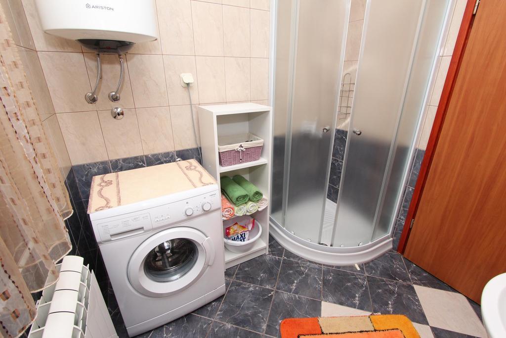 Rooms And Apartment Sanja Ровин Екстериор снимка